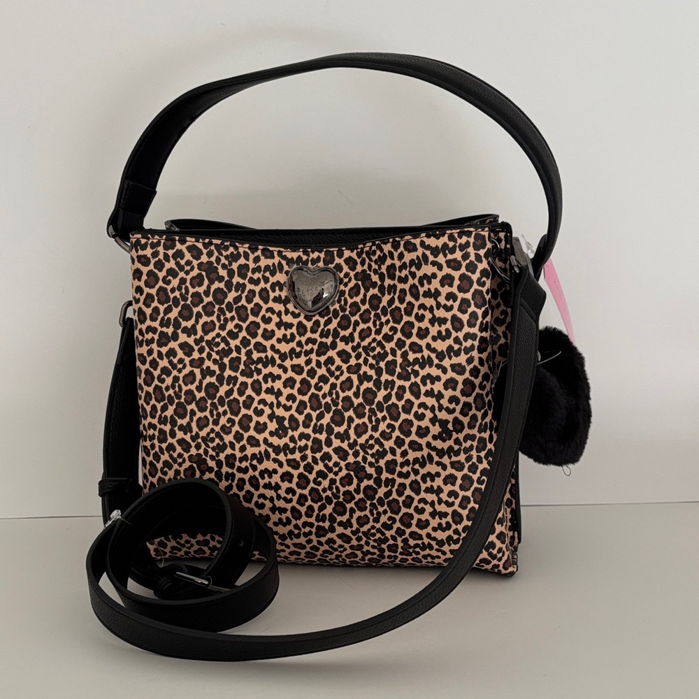 ❄️Betsey Johnson Leopard Cheetah Heart Charm Satchel